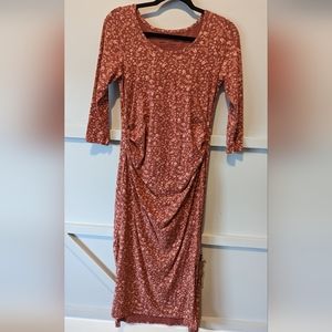 Pact MIDI maternity dress. Size Medium. Side slit. Red/pink with white flowers.